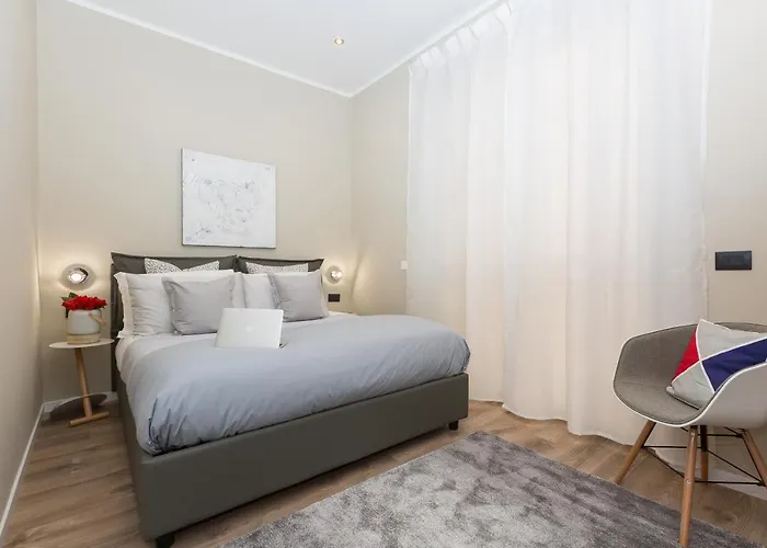 126 Gracchi 4* Rome